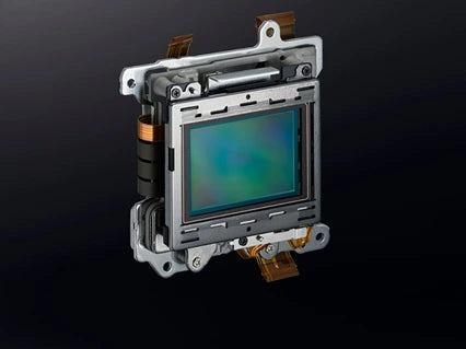 Appareil photo hybride Nikon KIT Z f Silver + Z 24-70mm f/4 + promo étui cuir & courroie